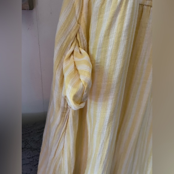 Size L yellow flowy dress - Picture 3 of 4